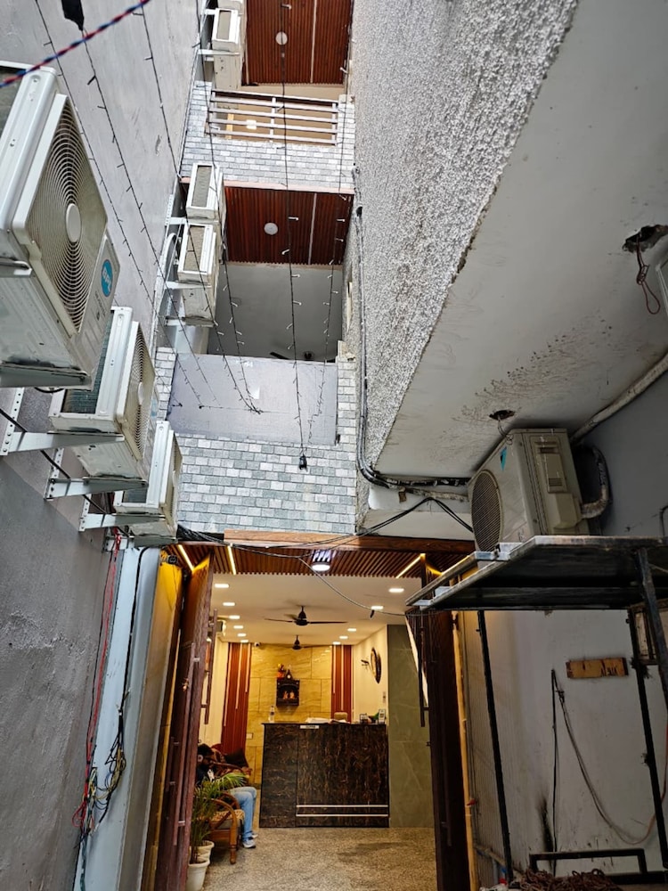 HOTEL SAI SHARNAM