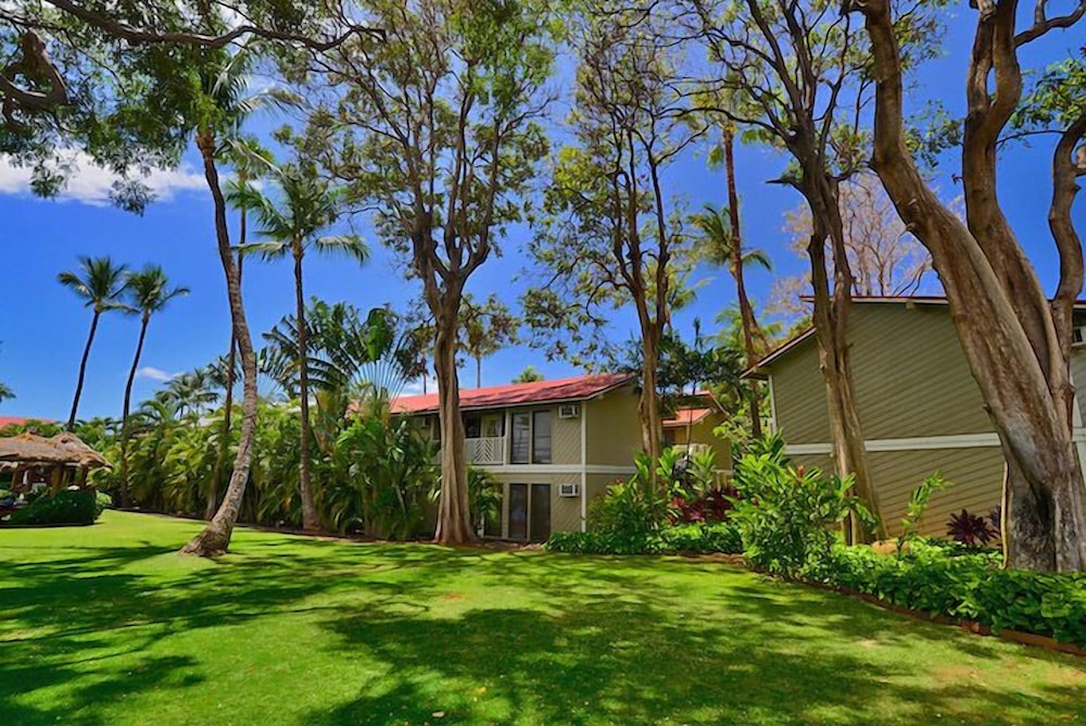 Aina Nalu #i109 2 Bedroom Condo by RedAwning - Image 1