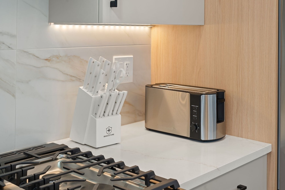 New Building in Med District - Modern 2bed 2bath