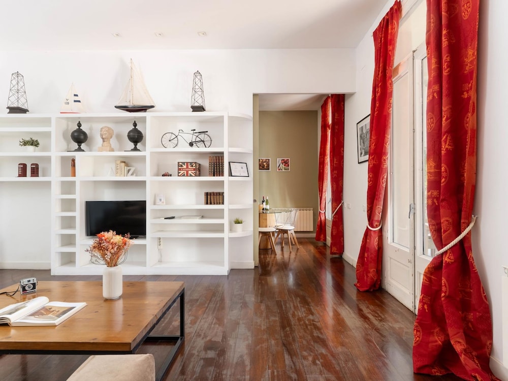 Apartamento de Tres Habitaciones con Terraza 11B