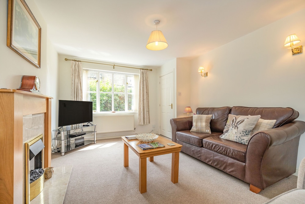 4 Aldelyme Court