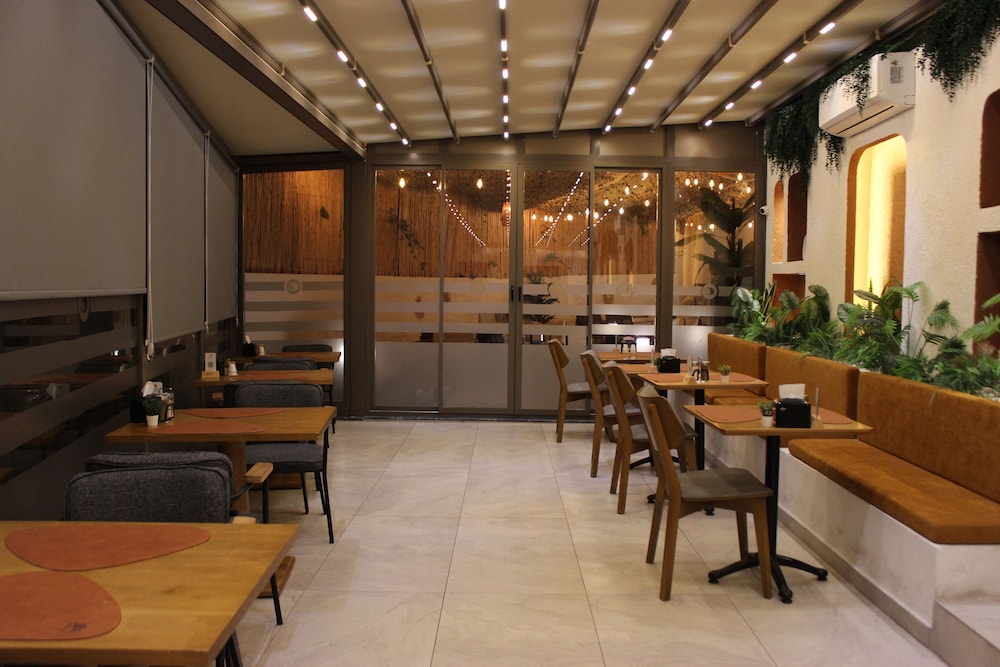 Bonnie City Hotel - Image 61