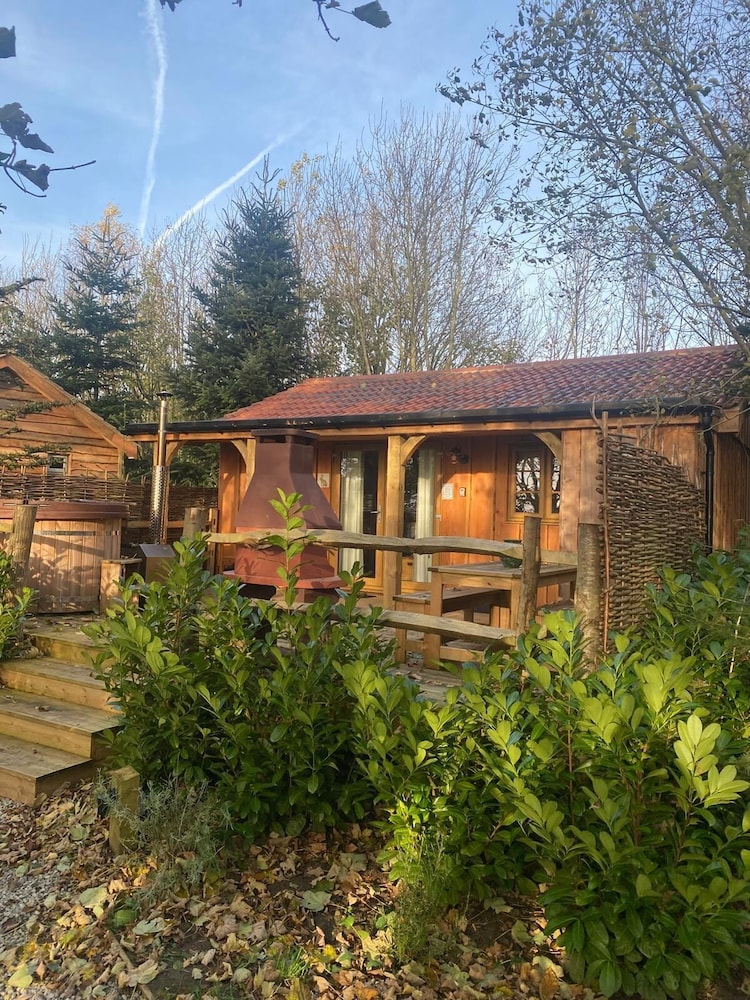 Hayne Barn Estate - Private Estate : 6 Eco Lodges - 1 Studio