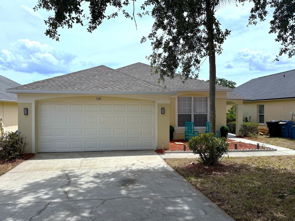 Beautiful South-facing Pool Home in Southern Dunes