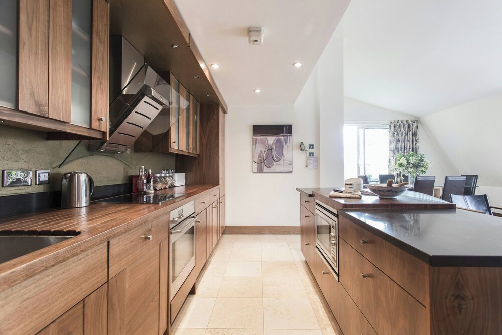 Lambs Conduit Street by Onefinestay