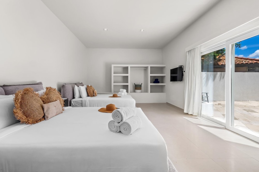4 4 5 Rooftoppoolpingponggazebonear Ritz Beach