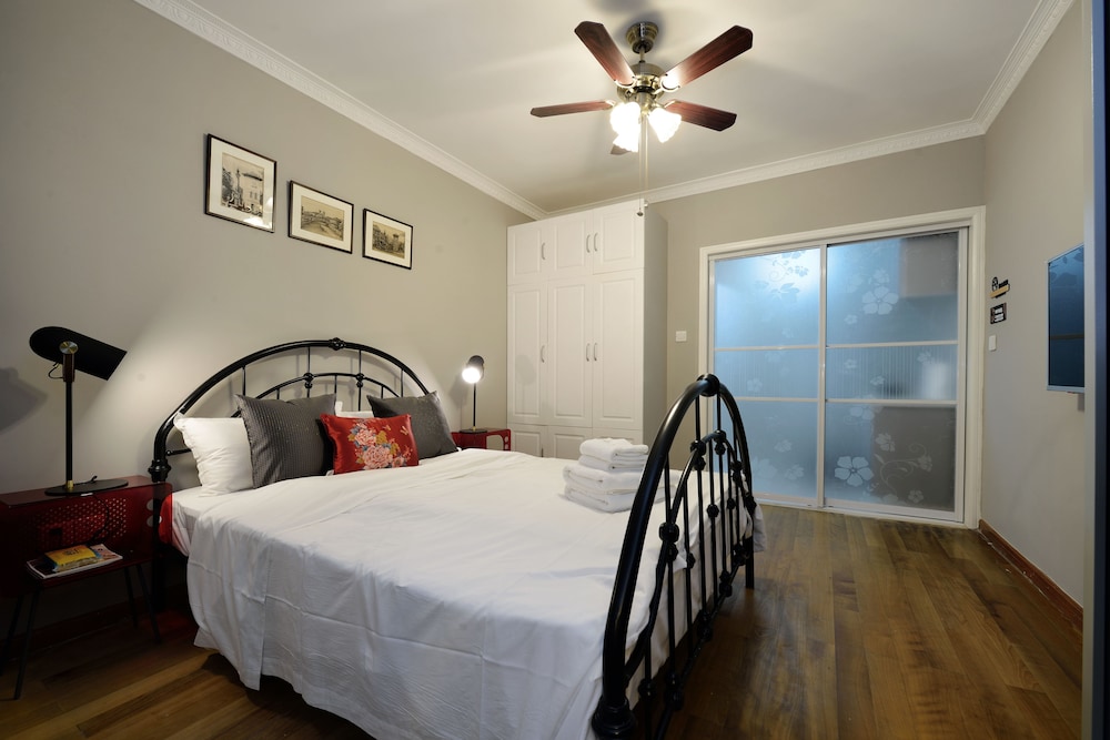 Newly Renovated 1BDR Apt Old Shanghai