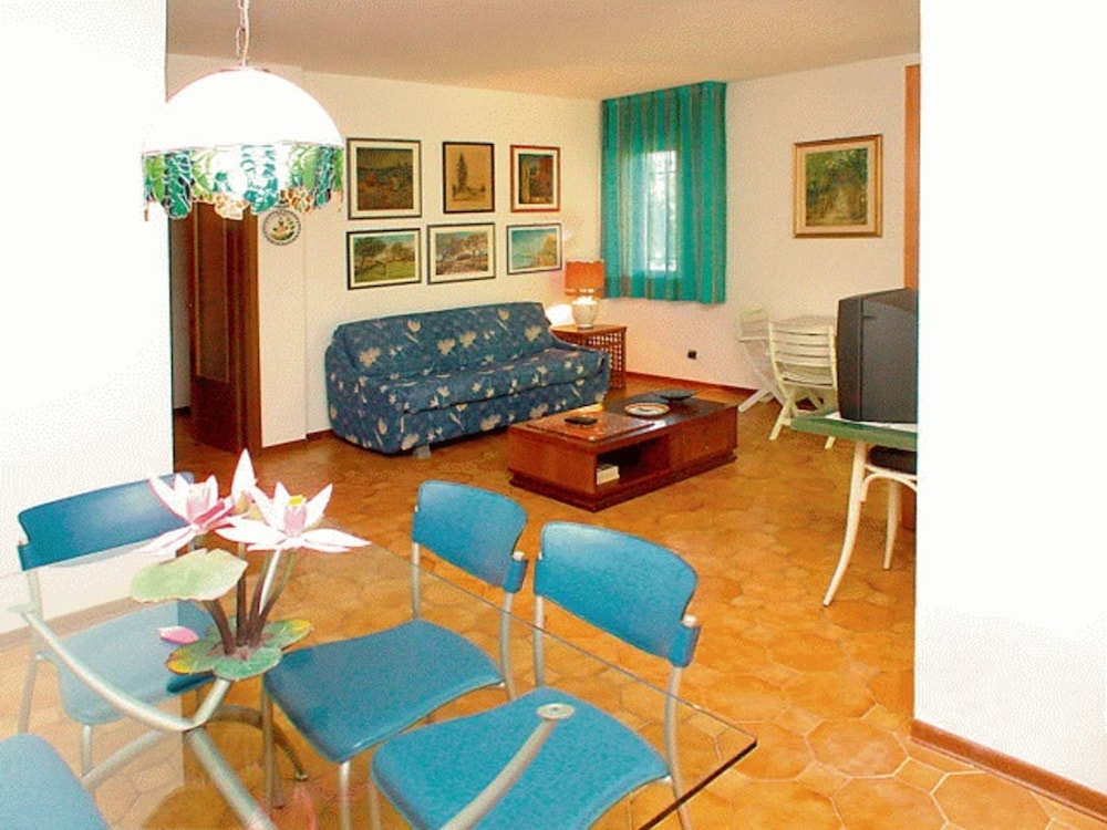 3 Room Flat With Wi-fi and Private Patio in a Green Area of Lignano Sabbiadoro