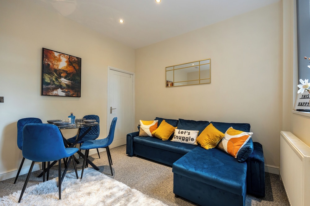 Stunning 3 Bedroom Home in Newcastle-under-lyme With Garden