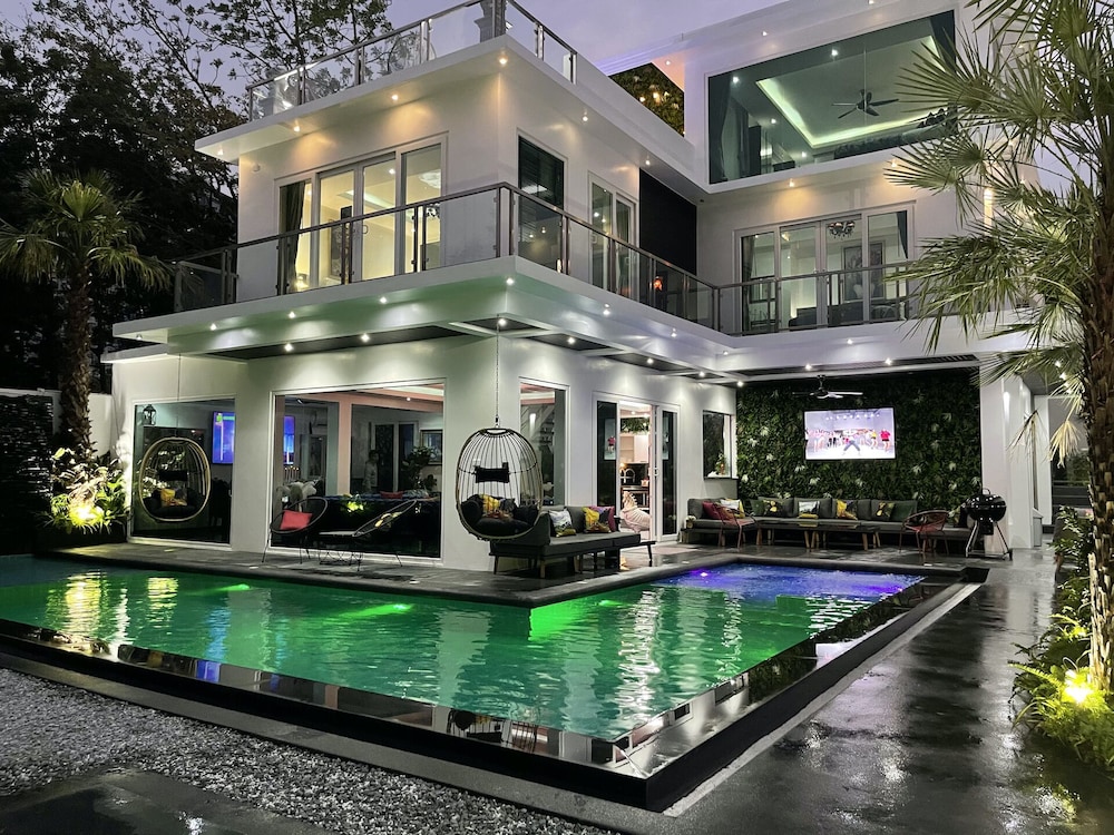 Hollywood Pool Villa Jomtien Pattaya