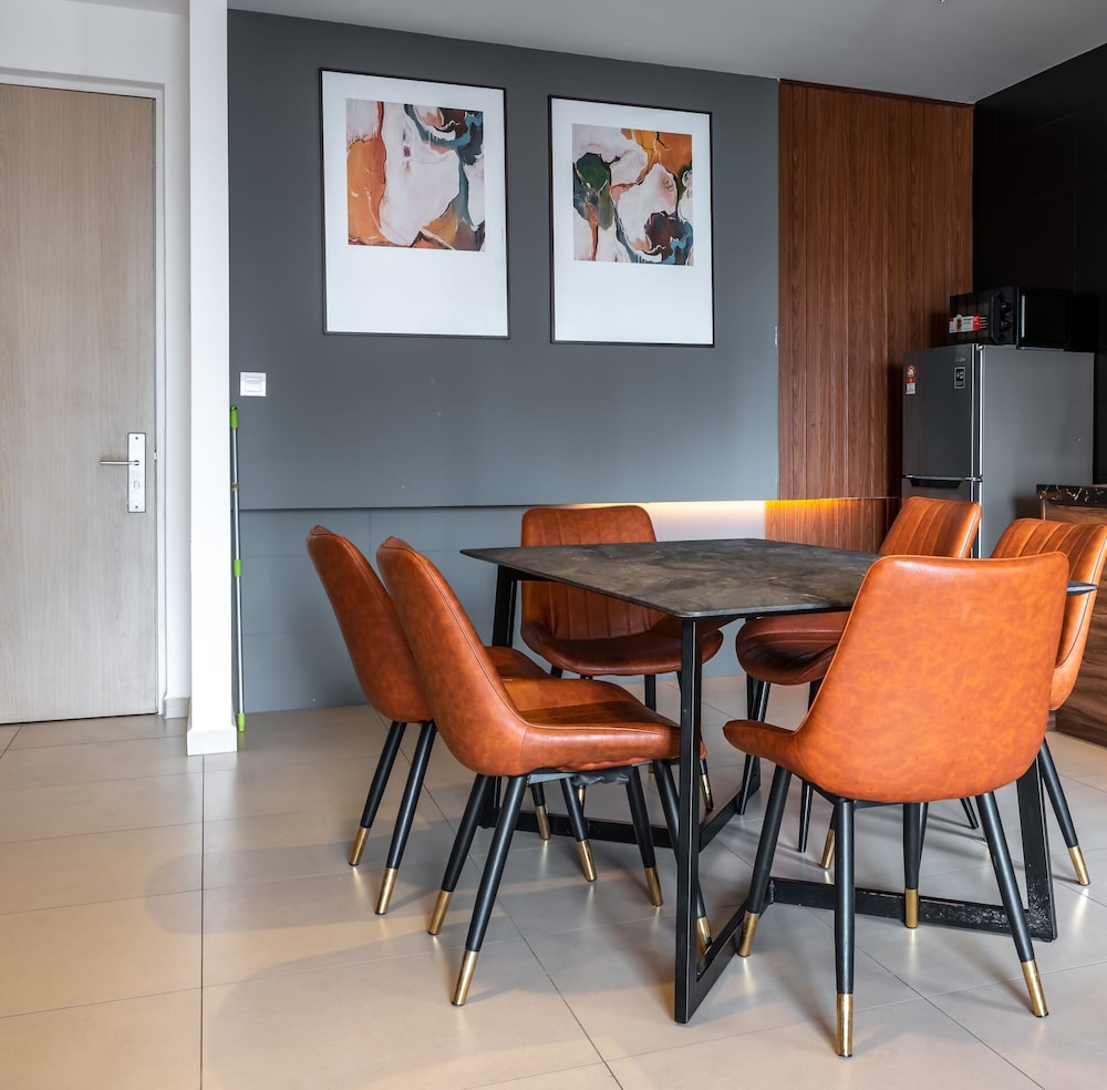 Reizz Residence by Plush