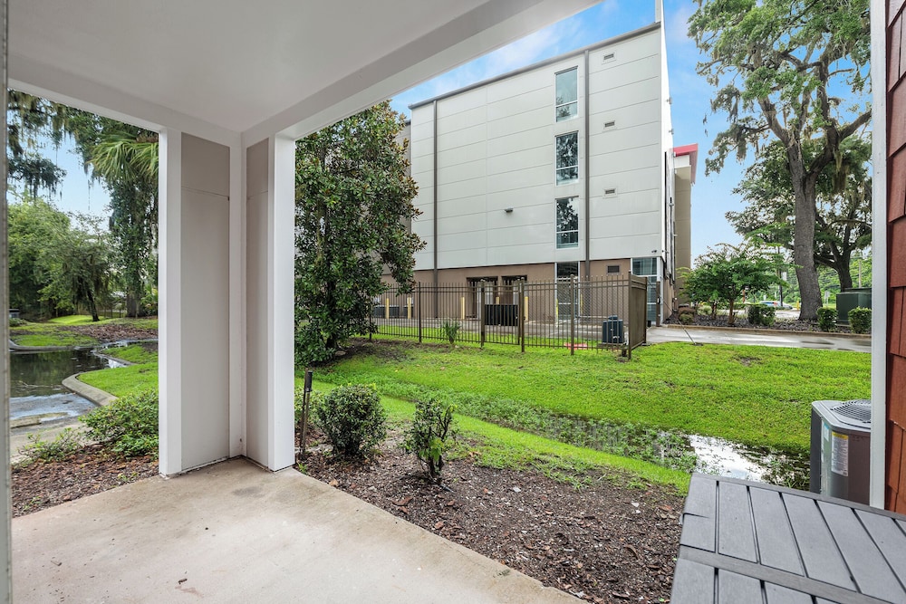 Cozy UF Condo Near Shands UF on Archer