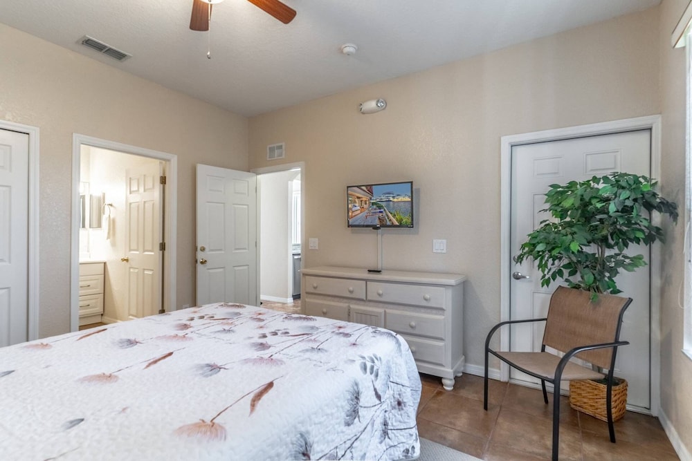 402 Regal Palms