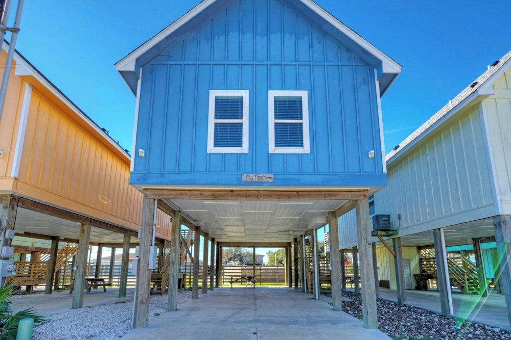 2 Homes, Sleeps 16, Shared Pool+boat Dock Laguna Village Serenity by Avantstay