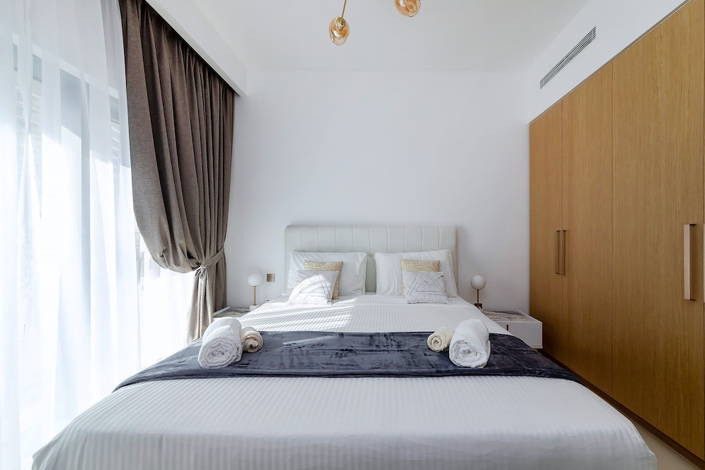 Wonderful Apartments in Icon Bay