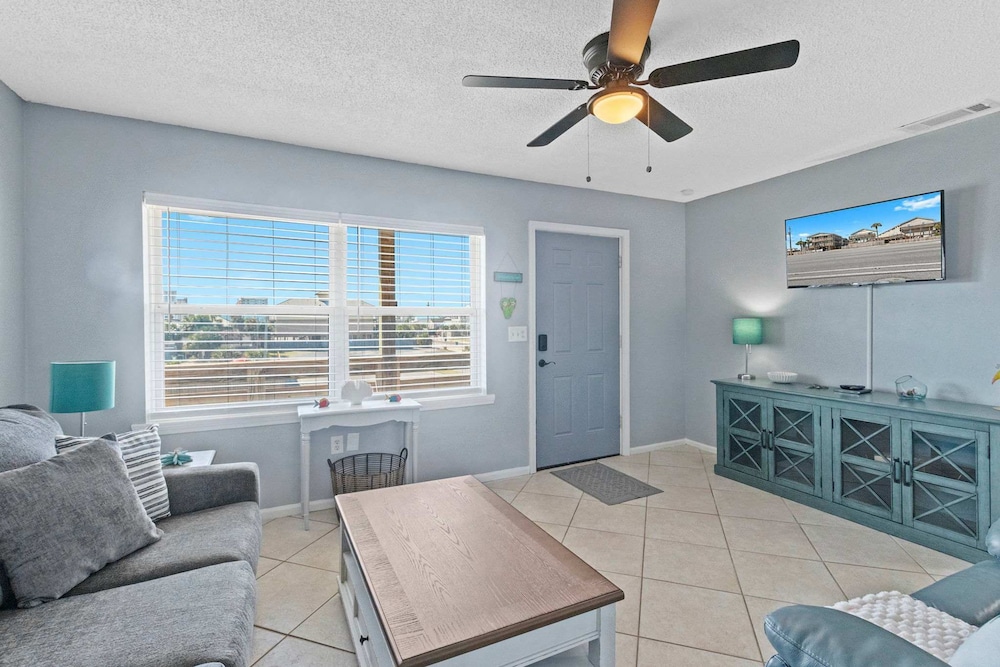 Two 2br Condos Walk to Beach Hangout