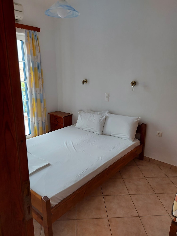Matina Apartments Tyros view 4