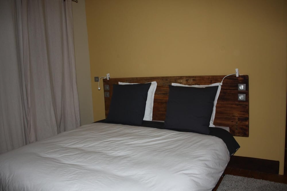 Bed in Bellongue