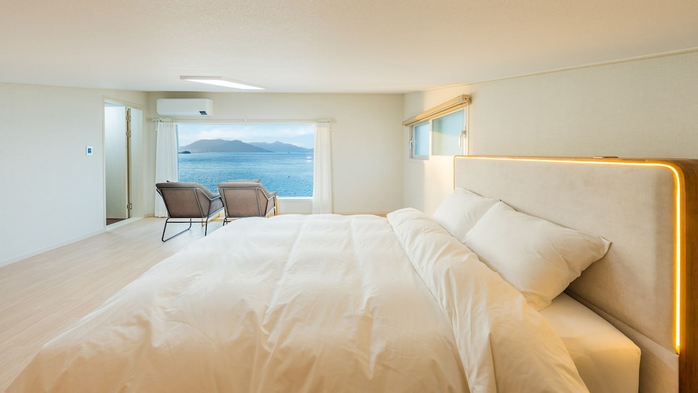 Geoje Daol Pool Villa Pension