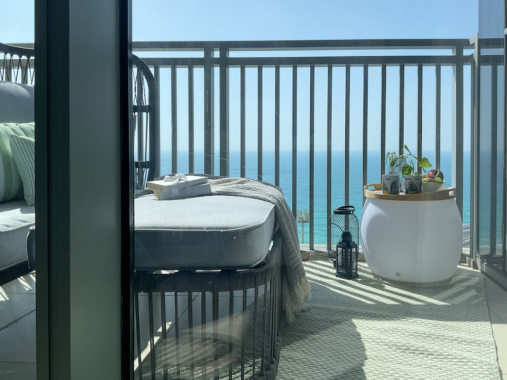 HiGuests - EMAAR 52-42