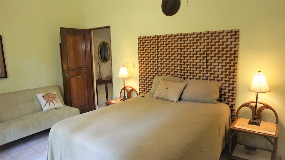 2 Bedroom 'Bird Watching Vacation' Villa
