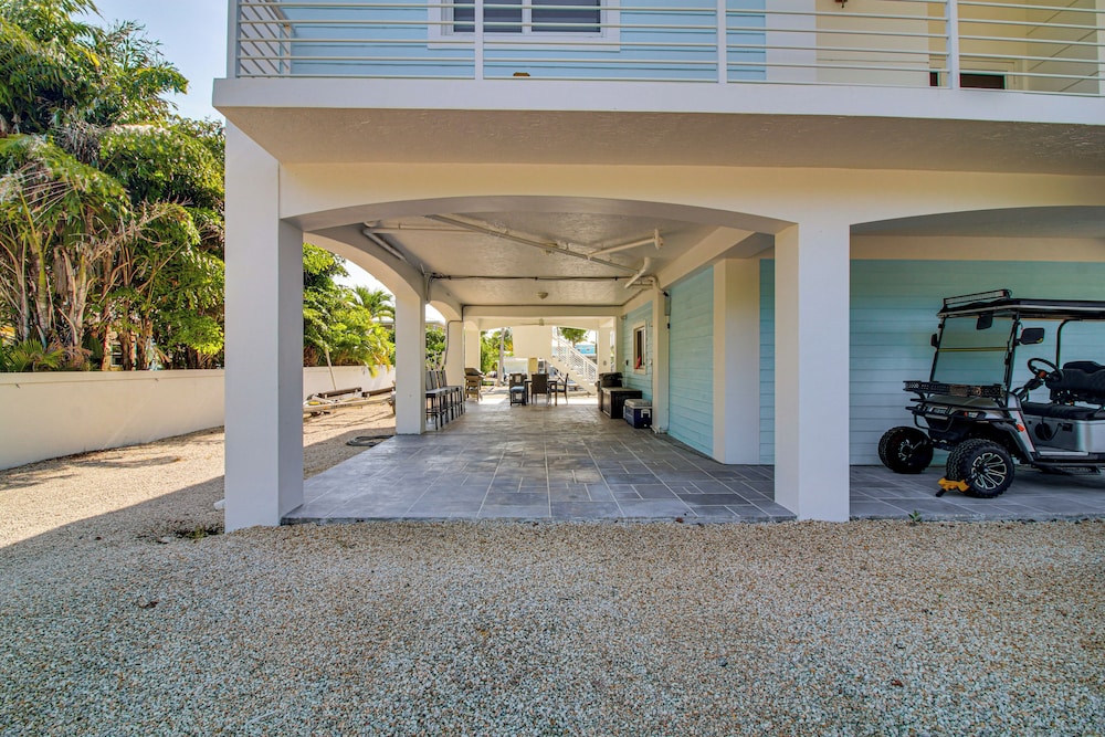 < 1 Mi to Pennekamp State Park: Luxe Home w/ Dock!
