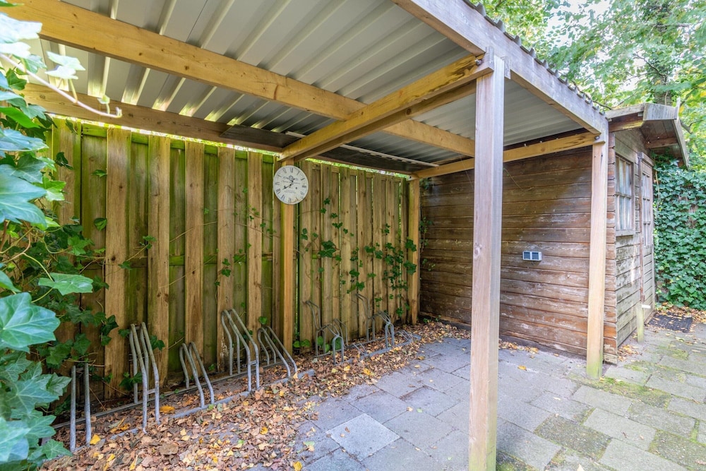 Tastefully Furnished Bungalow for 6 People With Lots of Privacy