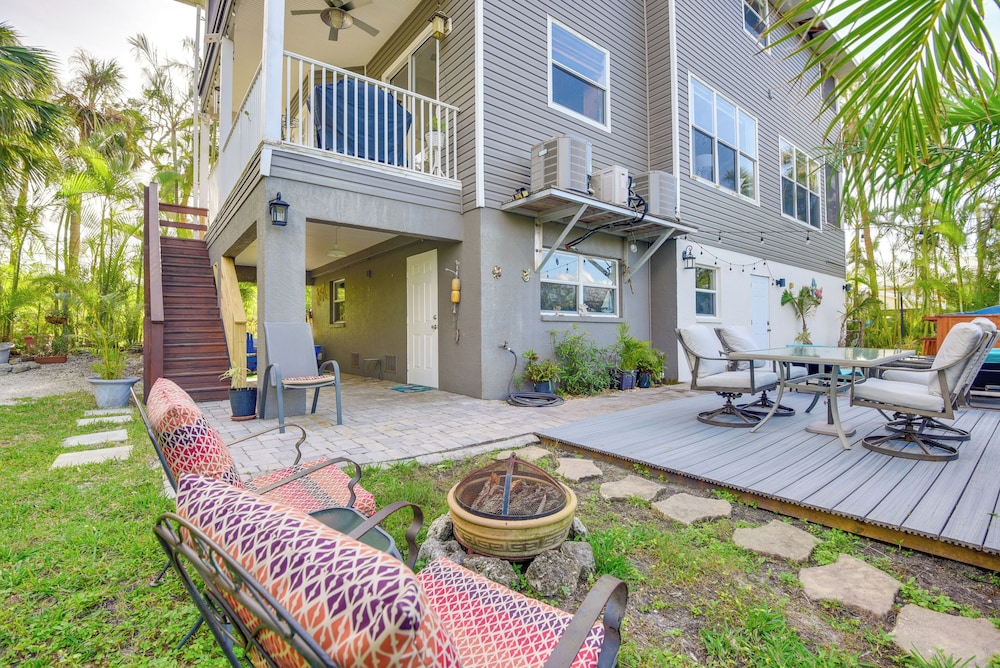 Dock, Kayaks & On-site Pond: Terra Ceia Home