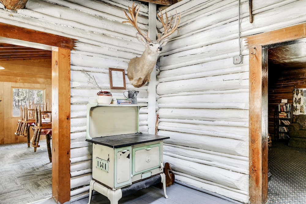 Sawtooth Lodge