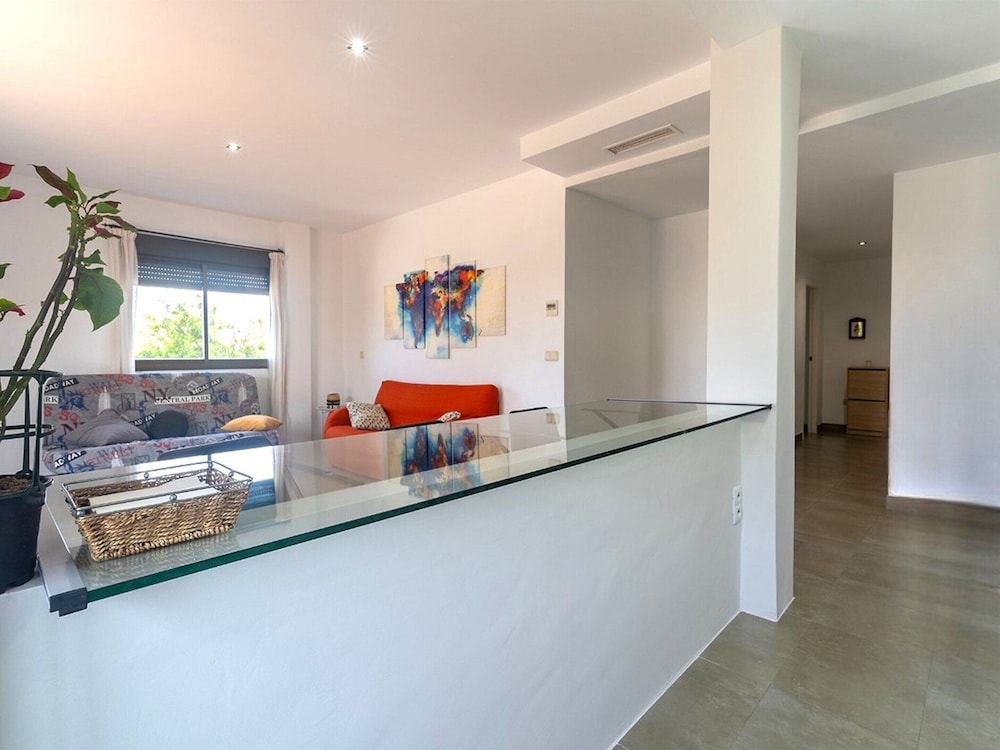 Spacious Apartment With 2 Terraces