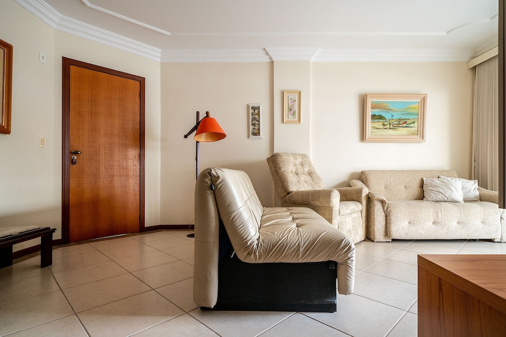 Sea View Apartm. 130m From the Beach in BC Esa901