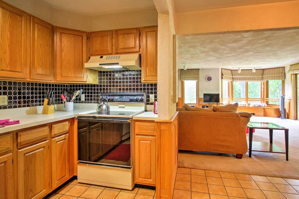 Scenic Bartlett Home w/ Deck - 1 Mi to Storyland! view 5