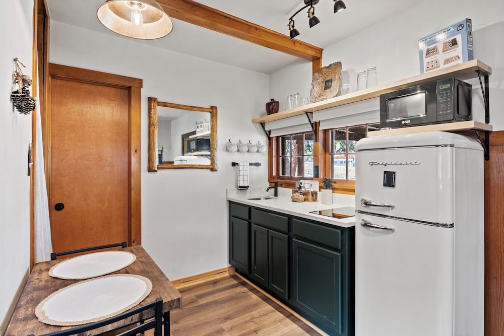Timber Lodge Cabin 8