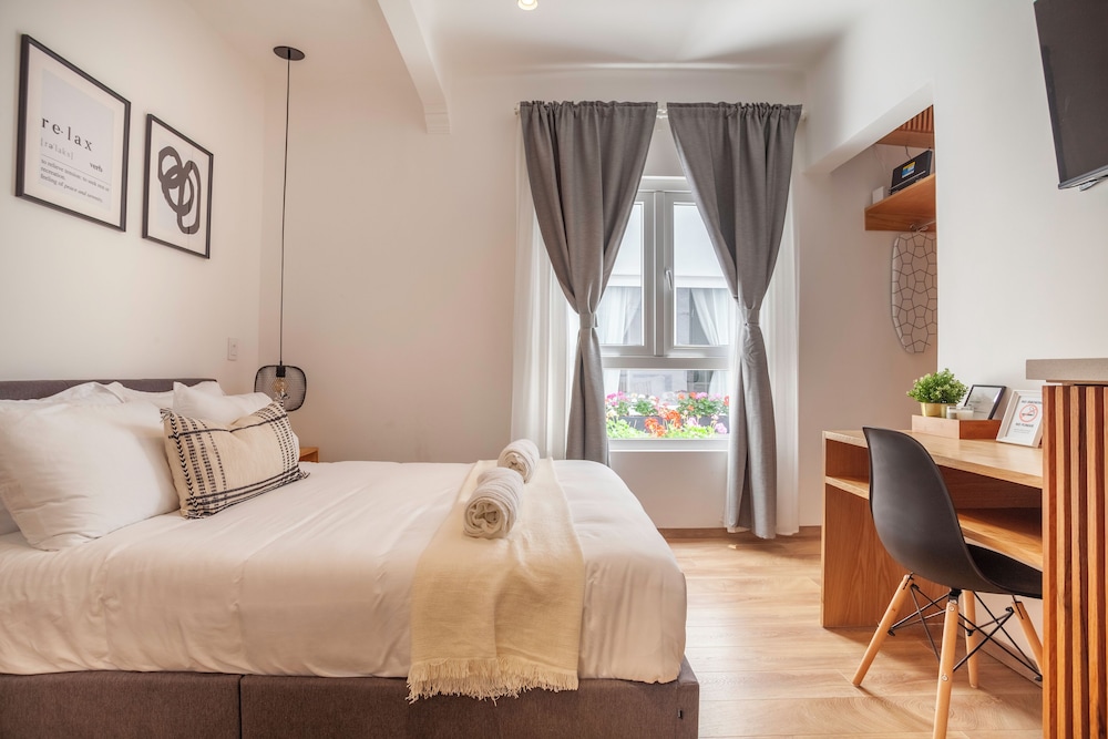 Bright & sweet unit in middle Polanco