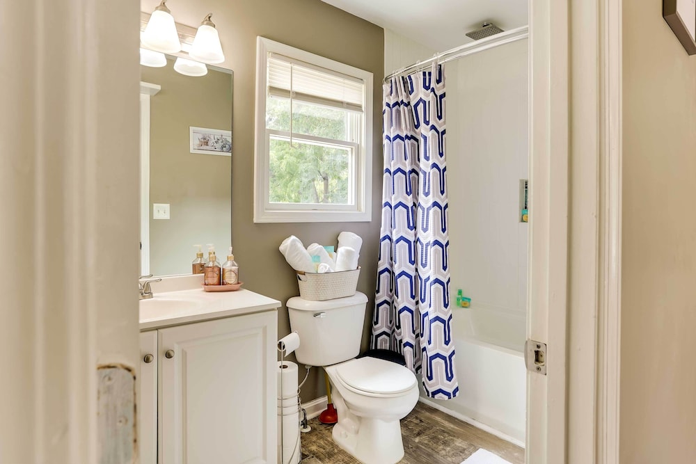 Louisville Apartment - Walk to Restaurants!