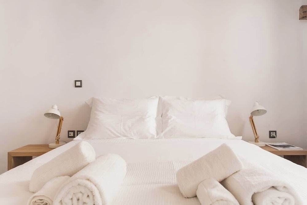 Athens Residence - Cozy Gem Near Acropolis