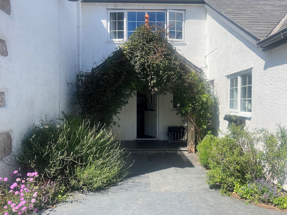 The Manor House Skerry Vore