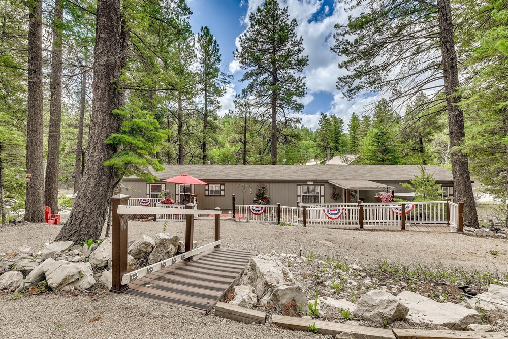 Alamogordo Vacations - Peaceful Cloudcroft Vacation Rental: Walk to Shops - Property Image 1