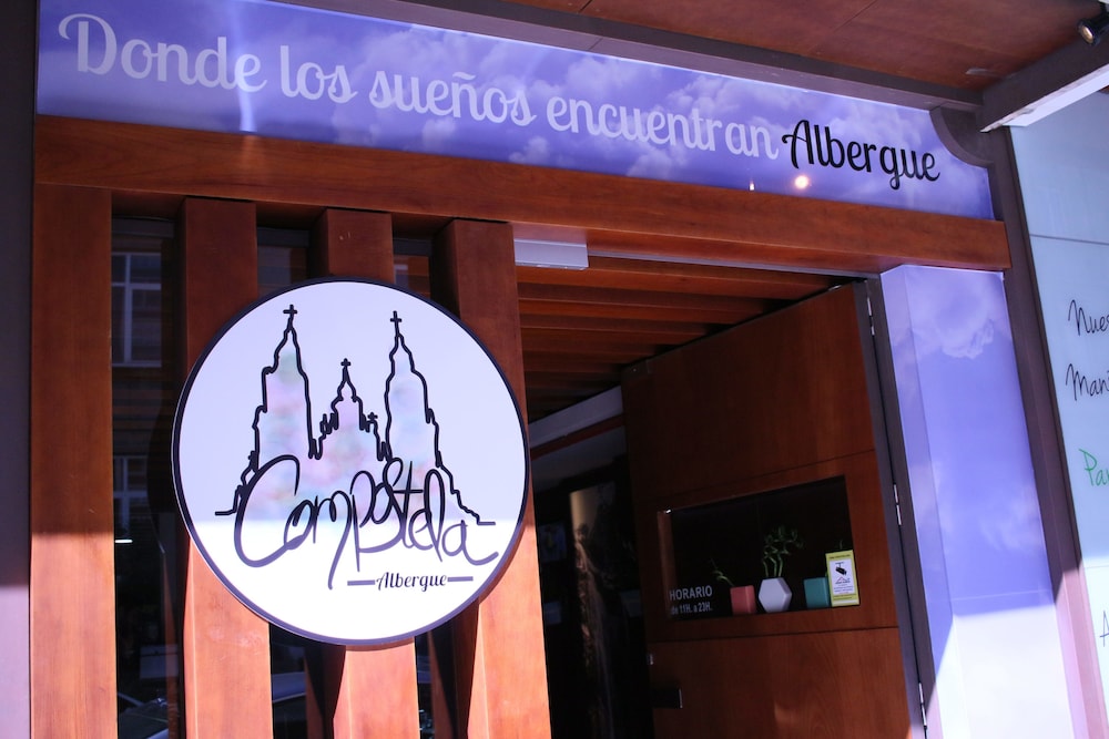 Hotel Albergue Compostela - Hostel - Image 1