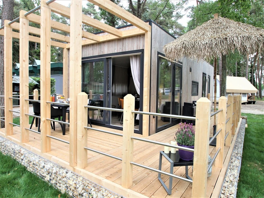 Peaceful Stay Near the Woods