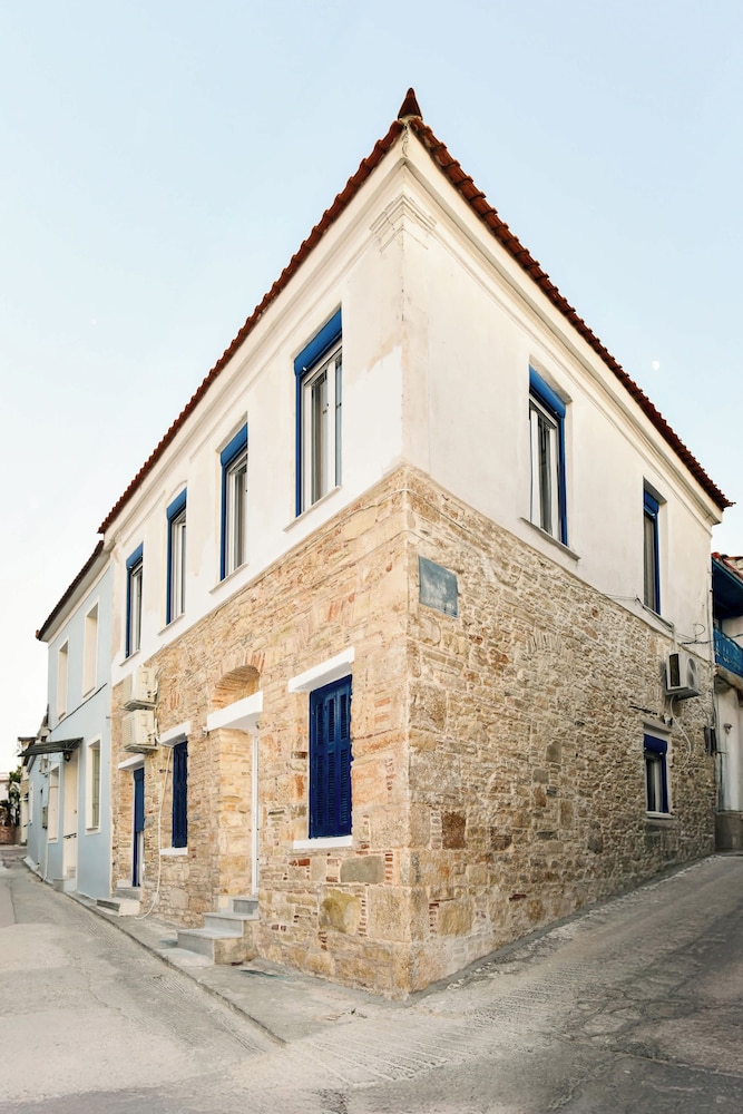 Traditional Samos Home With Jacuzzi and Private Balcony