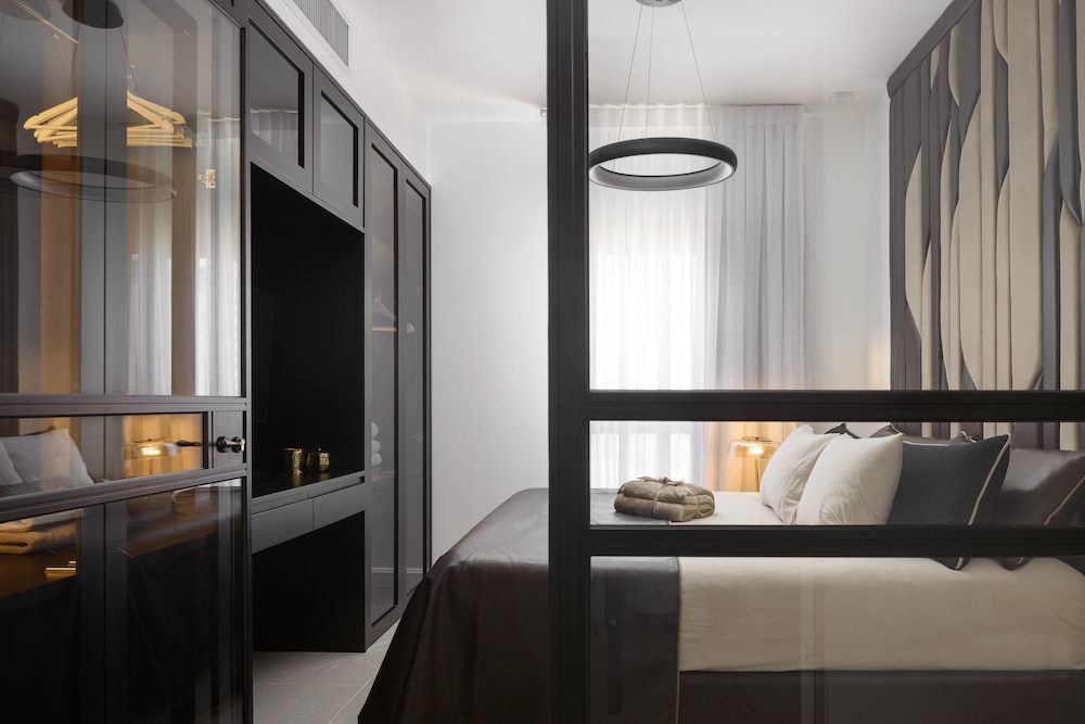 Luxury with Terrace & Sea View by FeelHome view 2