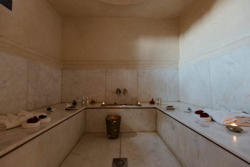 The Garden of Siredrah an Oasis With Pool and Hammam