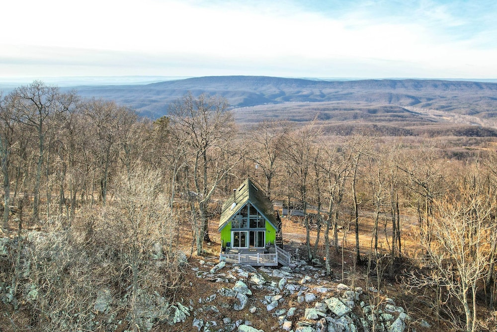 Great Cacapon Cabin w/ Mountain Views view 2