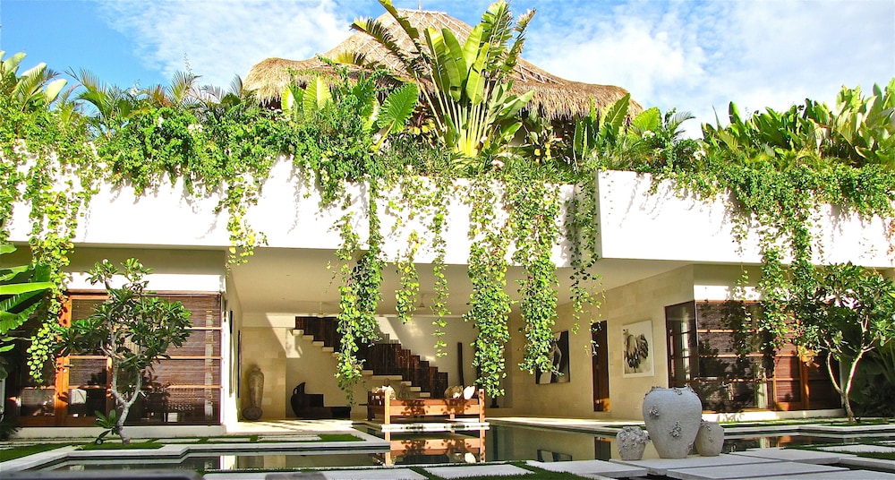 Nyaman Villas