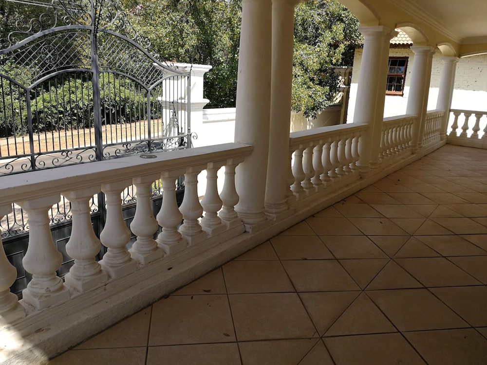 Cricklewood Manor