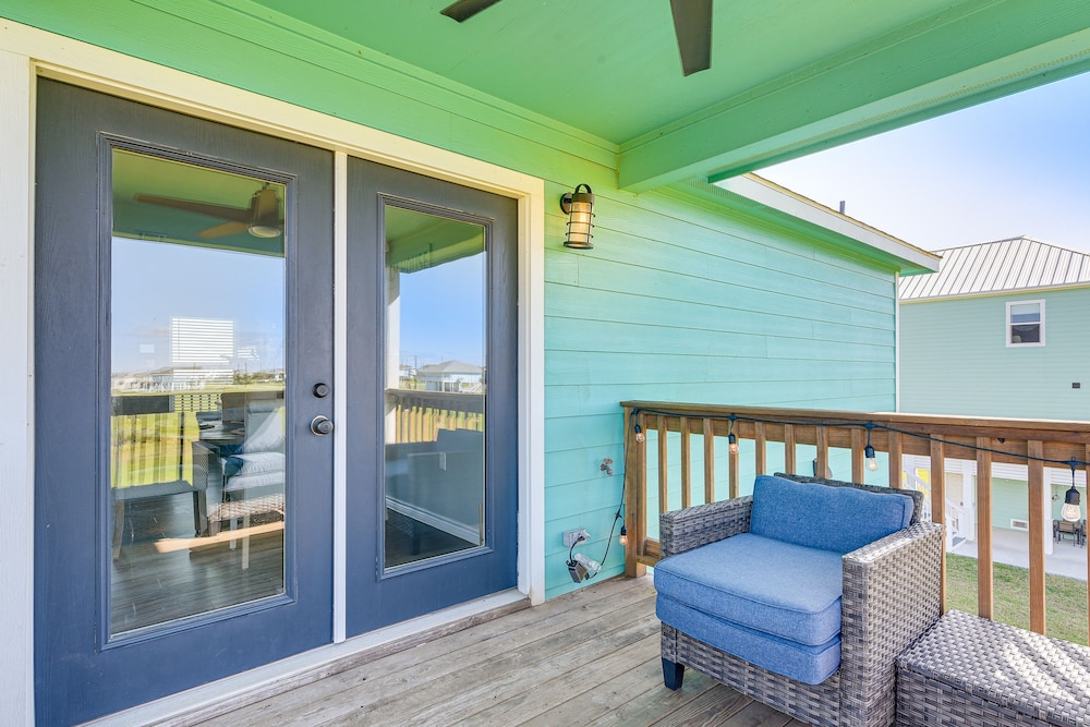 Near Beach Access: Galveston Home w/ Grill & Patio