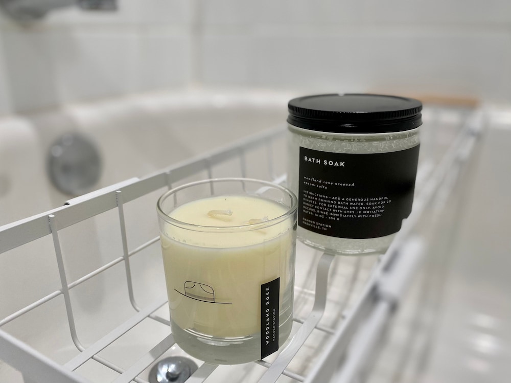 Blue Door Walk to Avondale Dog-friendly w Yard