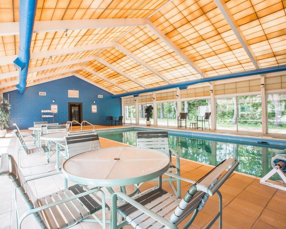 Brattleboro Vacations - Quality Inn  Conference Center - Property Image 23