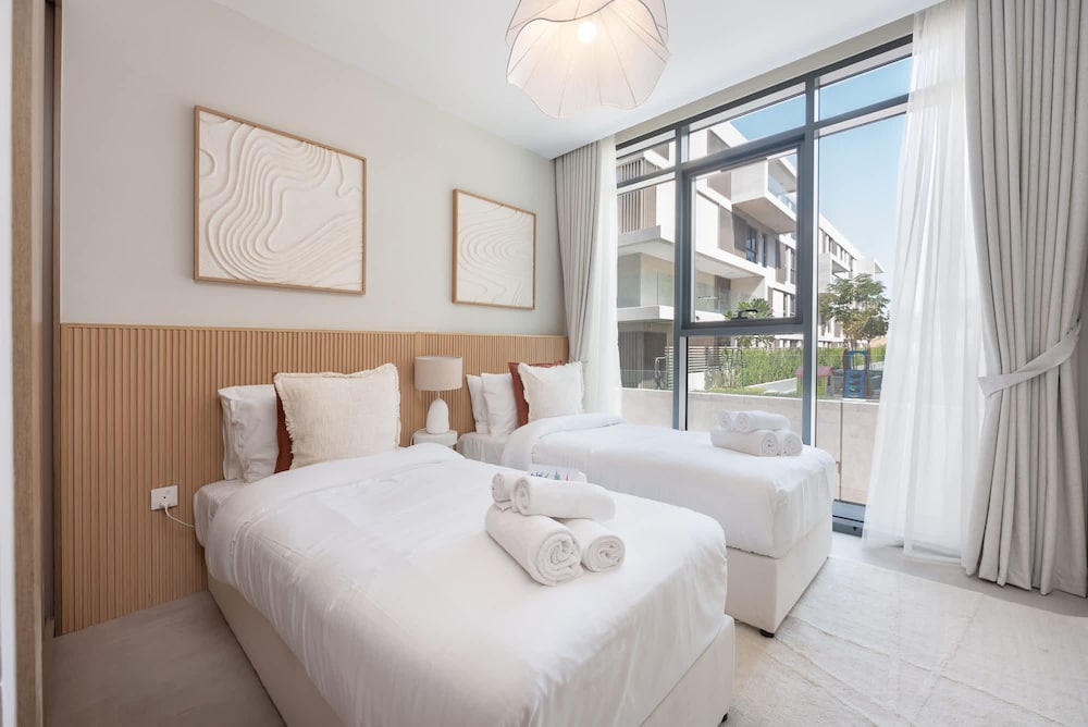 Contemporary 2BR in Azizi Greenfield - Meydan